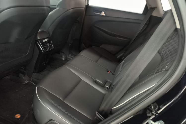 Used Hyundai Tucson 2019 280TGDi Dual-Clutch Two-Wheel Drive Smart Connect Version China VI Left Rear Seat