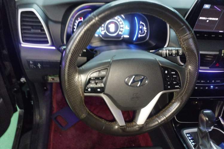 Used Hyundai Tucson 2019 280TGDi Dual-Clutch Two-Wheel Drive Fashion Edition China VI Standard Steering Wheel