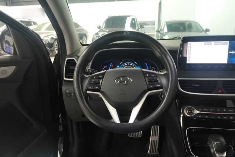 Used Hyundai Tucson 2019 280TGDi Dual-Clutch Two-Wheel Drive Smart Connect Version China VI Steering Wheel