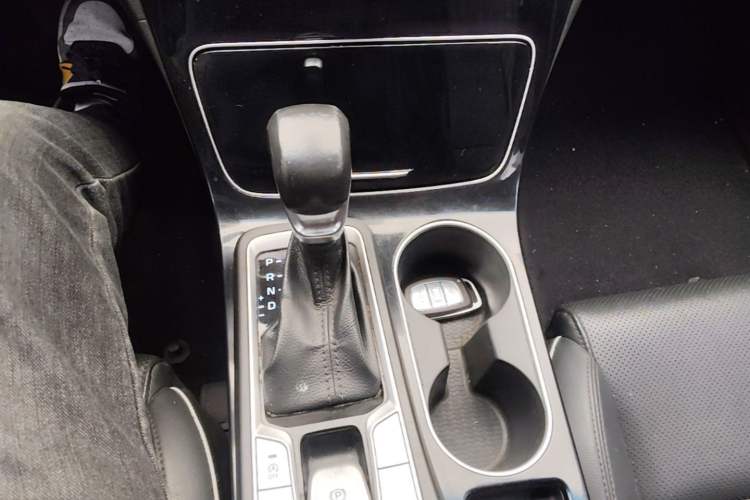 Used Hyundai Tucson 2019 280TGDi Dual-Clutch Two-Wheel Drive Fashion Edition China V Standard Gear Lever