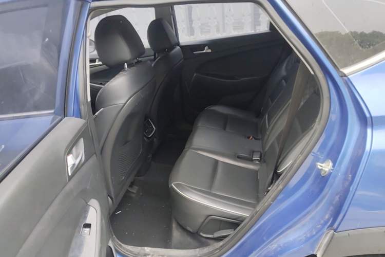 Used Hyundai Tucson 2019 280TGDi Dual-Clutch Two-Wheel Drive Fashion Edition China V Standard Interior 4