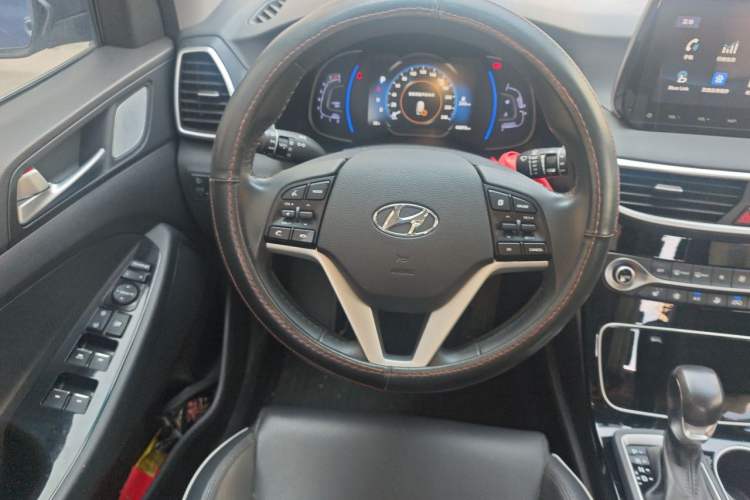 Used Hyundai Tucson 2019 280TGDi Dual-Clutch Two-Wheel Drive Smart Connect Version China VI Steering Wheel