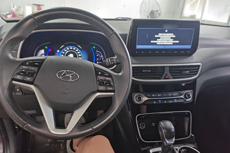 Used Hyundai Tucson 2019 280TGDi Dual-Clutch Two-Wheel Drive Fashion Edition China VI Standard Center Console