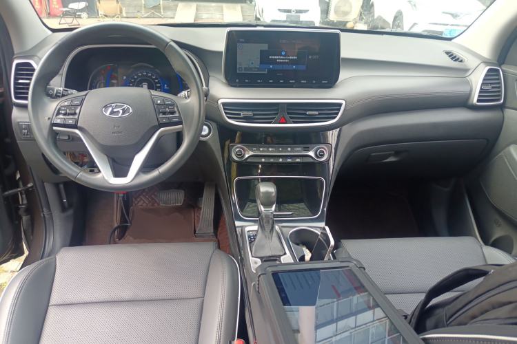 Used Hyundai Tucson 2019 280TGDi Dual-Clutch Two-Wheel Drive Fashion Edition China V Standard Center Console