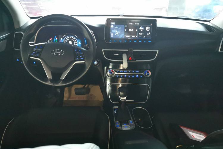 Used Hyundai Tucson 2019 280TGDi Dual-Clutch Two-Wheel Drive Smart Connect Version China V Standard Center Console