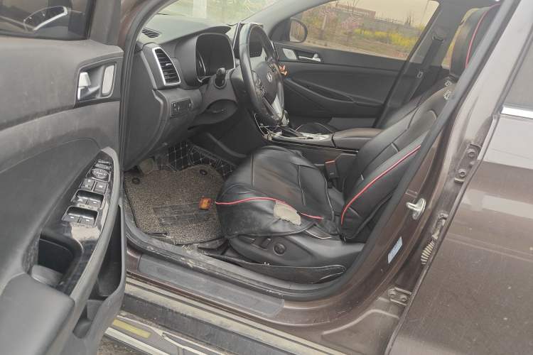 Used Hyundai Tucson 2019 280TGDi Dual-Clutch Two-Wheel Drive Fashion Edition China V Standard Driver Seat