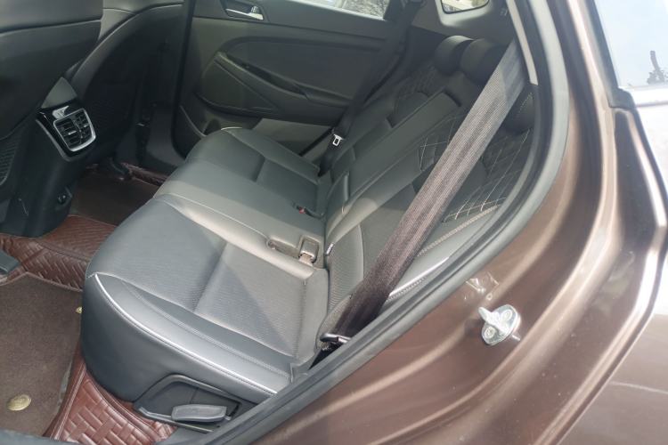Used Hyundai Tucson 2019 280TGDi Dual-Clutch Two-Wheel Drive Fashion Edition China V Standard Left Rear Seat