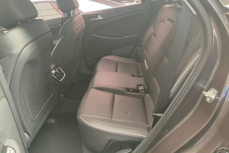 Used Hyundai Tucson 2019 280TGDi Dual-Clutch Two-Wheel Drive Fashion Edition China V Standard Left Rear Seat