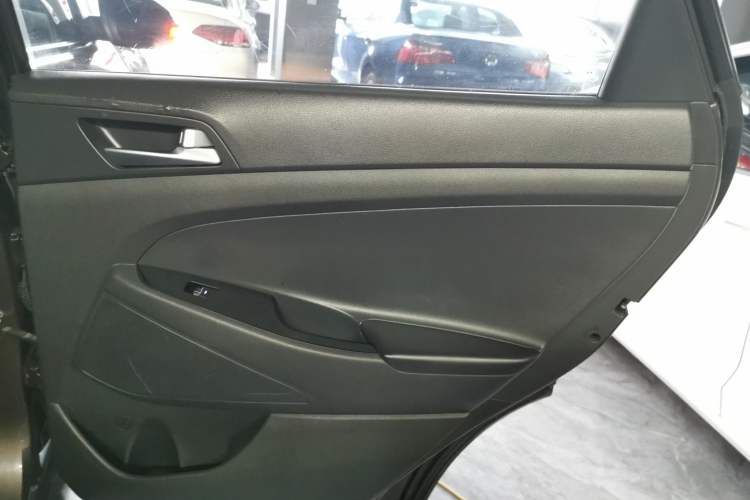 Used Hyundai Tucson 2019 280TGDi Dual-Clutch Two-Wheel Drive Smart Connect Version China V Standard Right Rear Door Interior