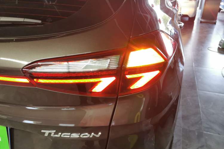 Used Hyundai Tucson 2019 280TGDi Dual-Clutch Two-Wheel Drive Smart Connect Version China V Standard Right Rear Taillight
