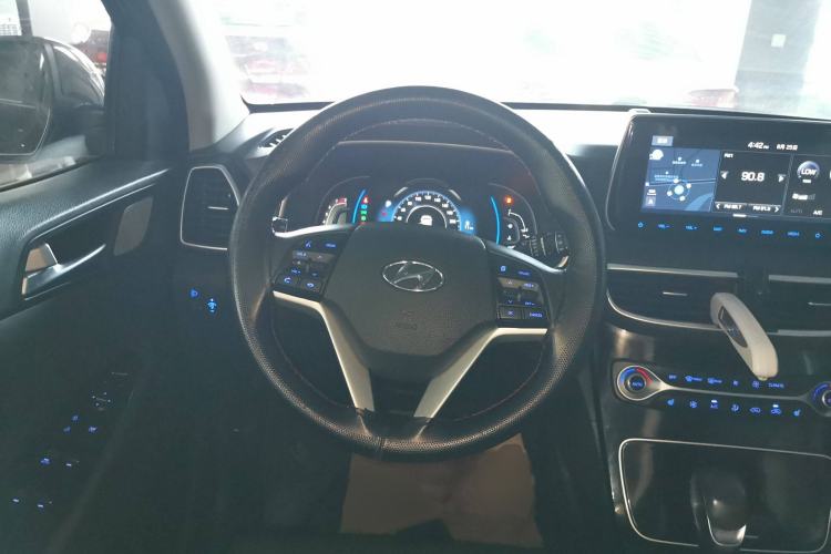 Used Hyundai Tucson 2019 280TGDi Dual-Clutch Two-Wheel Drive Smart Connect Version China V Standard Steering Wheel
