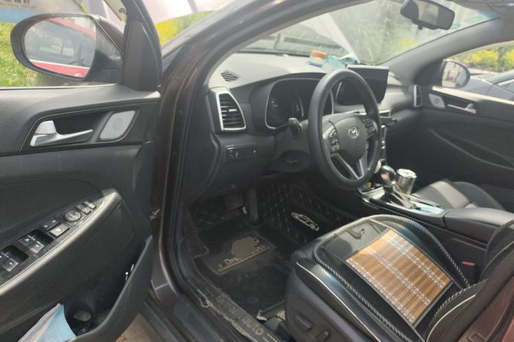 Used Hyundai Tucson 2019 280TGDi Dual-Clutch Two-Wheel Drive Smart Connect Version China V Standard Driver Seat