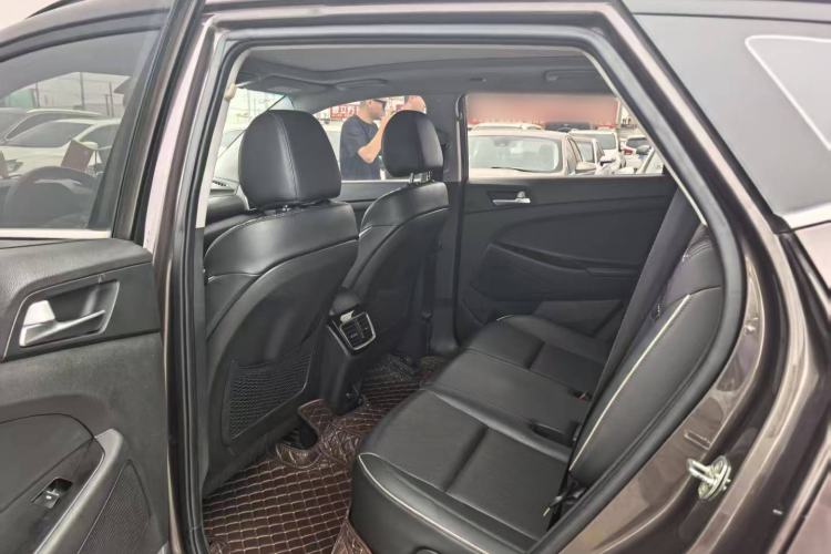 Used Hyundai Tucson 2019 280TGDi Dual-Clutch Two-Wheel Drive Fashion Edition China V Standard Interior 3