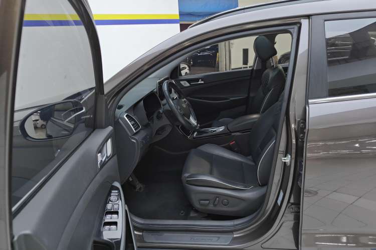 Used Hyundai Tucson 2019 280TGDi Dual-Clutch Two-Wheel Drive Fashion Edition China V Standard Left Front Seat