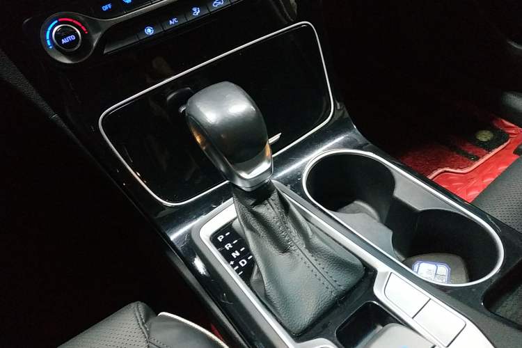 Used Hyundai Tucson 2019 280TGDi Dual-Clutch Two-Wheel Drive Fashion Edition China VI Standard Gear Lever