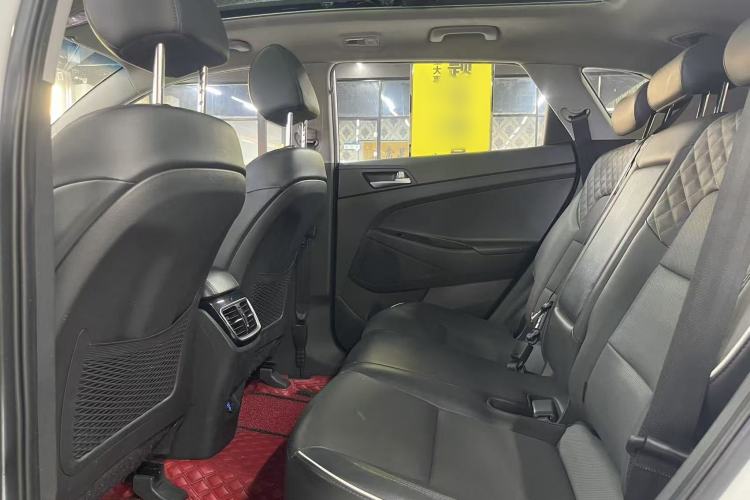 Used Hyundai Tucson 2019 280TGDi Dual-Clutch Two-Wheel Drive Fashion Edition China VI Standard Interior 1