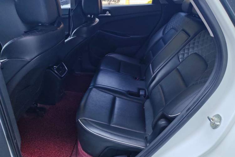 Used Hyundai Tucson 2019 280TGDi Dual-Clutch Two-Wheel Drive Fashion Edition China VI Standard Interior 4