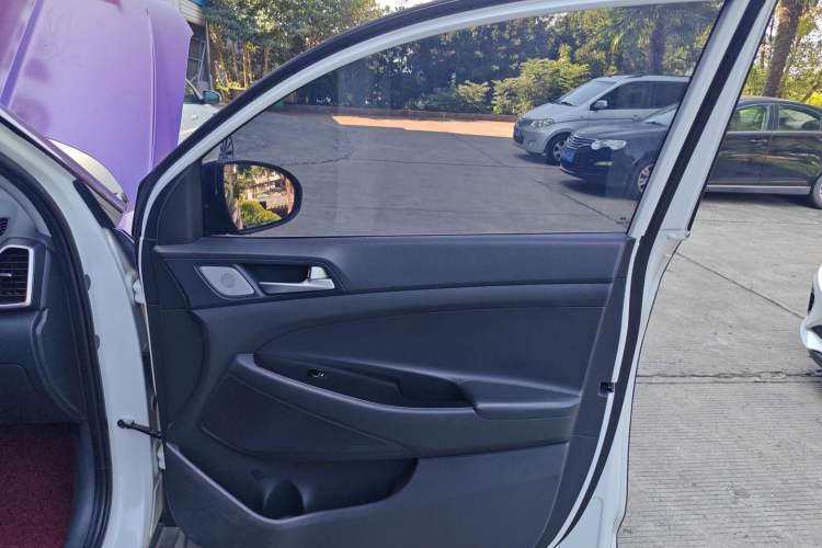 Used Hyundai Tucson 2019 280TGDi Dual-Clutch Two-Wheel Drive Fashion Edition China VI Standard Interior 5