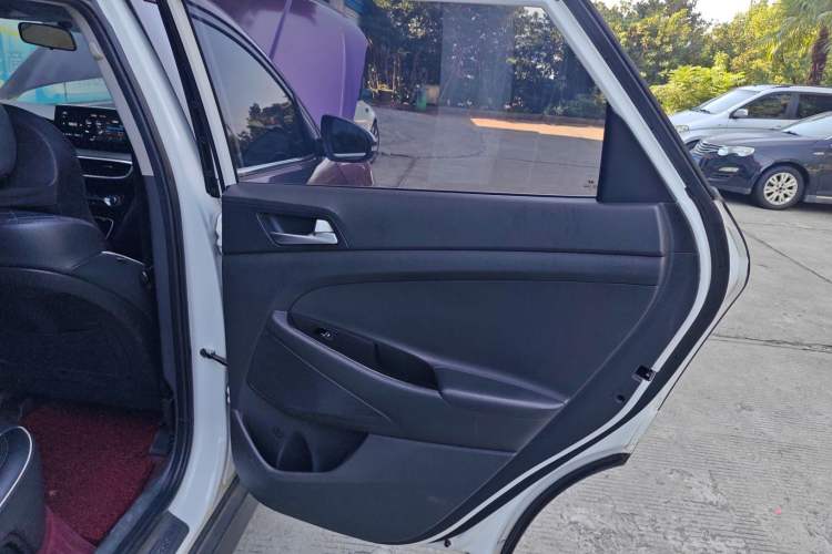 Used Hyundai Tucson 2019 280TGDi Dual-Clutch Two-Wheel Drive Fashion Edition China VI Standard Interior 6