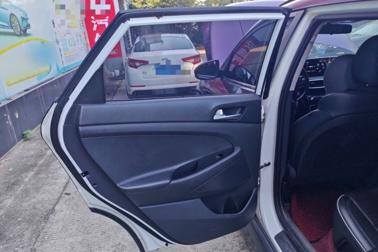 Used Hyundai Tucson 2019 280TGDi Dual-Clutch Two-Wheel Drive Fashion Edition China VI Standard Interior 8