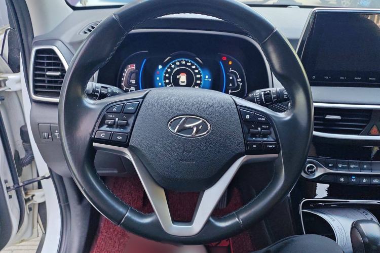 Used Hyundai Tucson 2019 280TGDi Dual-Clutch Two-Wheel Drive Fashion Edition China VI Standard Steering Wheel