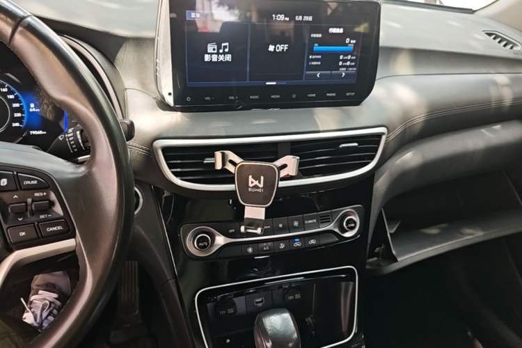 Used Hyundai Tucson 2019 280TGDi Dual-Clutch Two-Wheel Drive Fashion Edition China VI Standard Audio And AC Panel