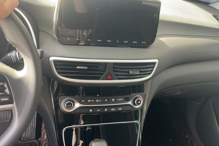 Used Hyundai Tucson 2019 280TGDi Dual-Clutch Two-Wheel Drive Fashion Edition China VI Standard Audio And AC Panel