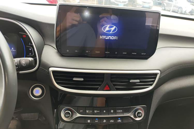 Used Hyundai Tucson 2019 280TGDi Dual-Clutch Two-Wheel Drive Luxury Edition China V Standard Audio And AC Panel