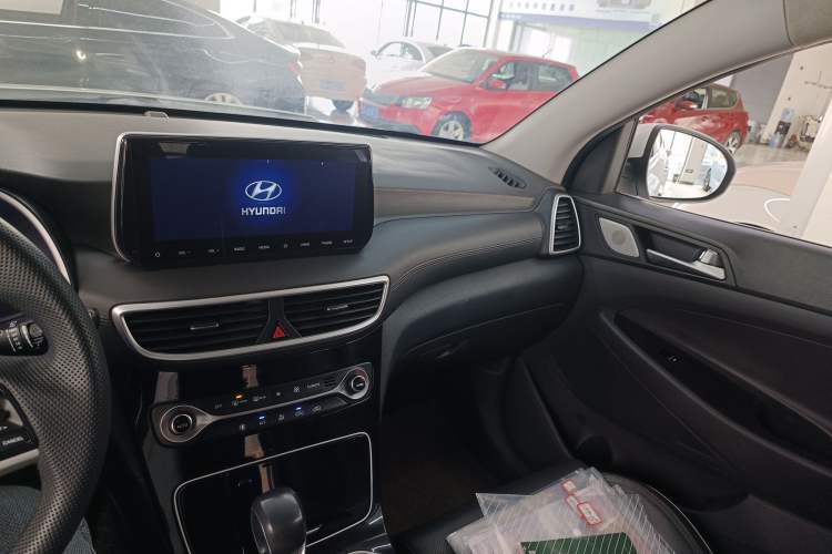 Used Hyundai Tucson 2019 280TGDi Dual-Clutch Two-Wheel Drive Fashion Edition China VI Standard Audio And AC Panel