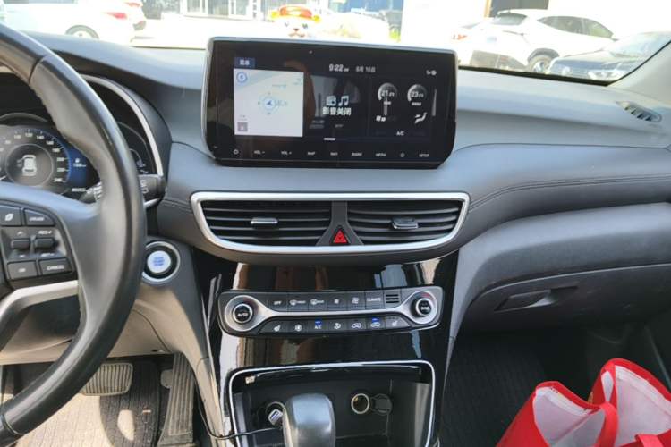 Used Hyundai Tucson 2019 280TGDi Dual-Clutch Two-Wheel Drive Smart Connect Version China V Standard Audio And AC Panel