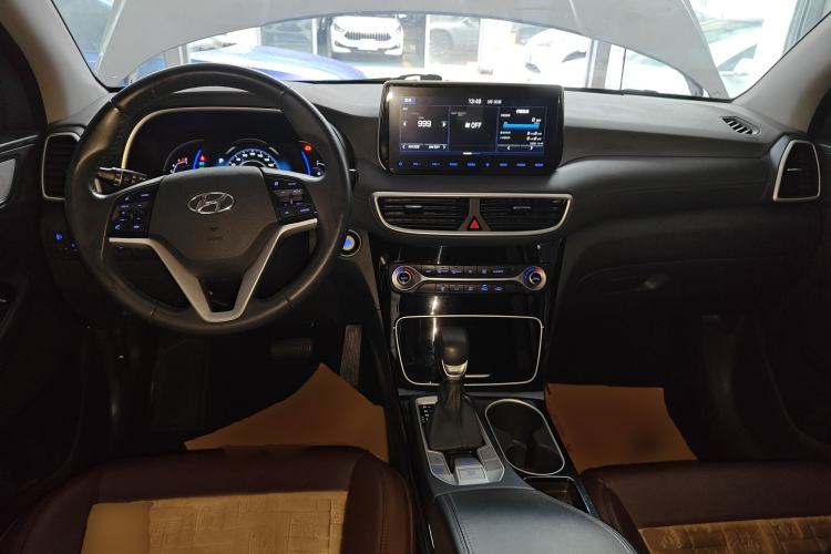 Used Hyundai Tucson 2019 280TGDi Dual-Clutch Two-Wheel Drive Fashion Edition China VI Standard Center Console