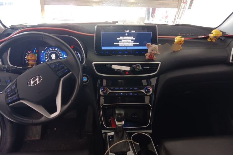 Used Hyundai Tucson 2019 280TGDi Dual-Clutch Two-Wheel Drive Luxury Edition China V Standard Center Console