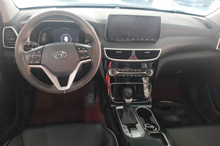 Used Hyundai Tucson 2019 280TGDi Dual-Clutch Two-Wheel Drive Fashion Edition China VI Standard Center Console