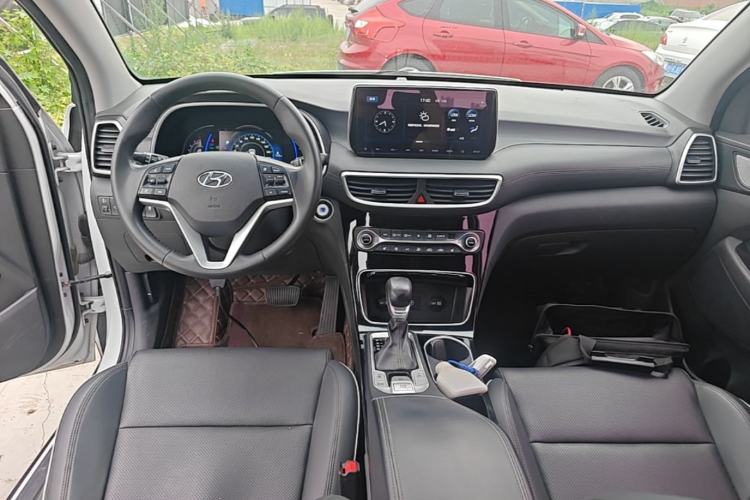 Used Hyundai Tucson 2019 280TGDi Dual-Clutch Two-Wheel Drive Smart Connect Version China V Standard Center Console