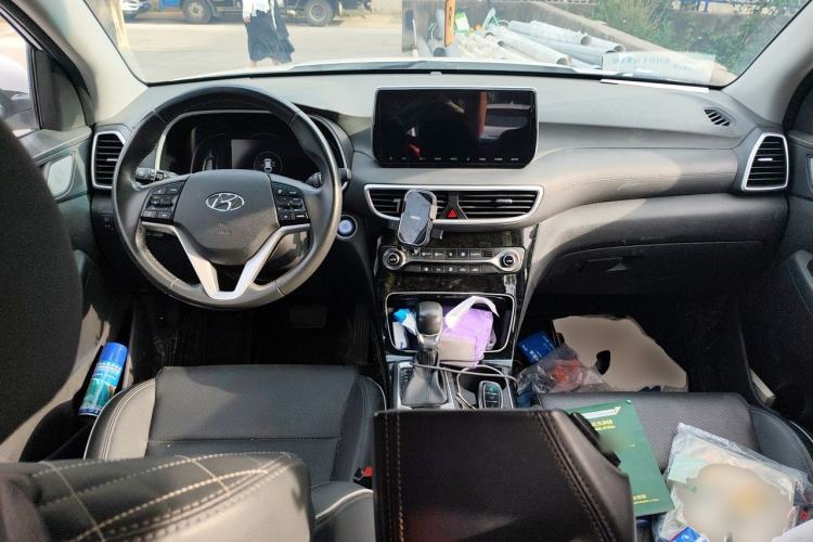 Used Hyundai Tucson 2019 280TGDi Dual-Clutch Two-Wheel Drive Fashion Edition China VI Standard Center Console