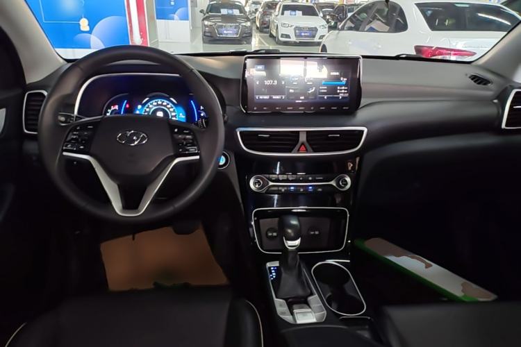 Used Hyundai Tucson 2019 280TGDi Dual-Clutch Two-Wheel Drive Fashion Edition China VI Standard Center Console