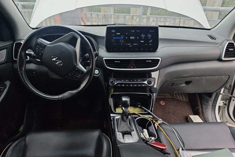 Used Hyundai Tucson 2019 280TGDi Dual-Clutch Two-Wheel Drive Smart Connect Version China V Standard Center Console