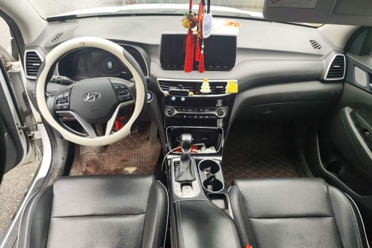 Used Hyundai Tucson 2019 280TGDi Dual-Clutch Two-Wheel Drive Fashion Edition China V Standard Center Console