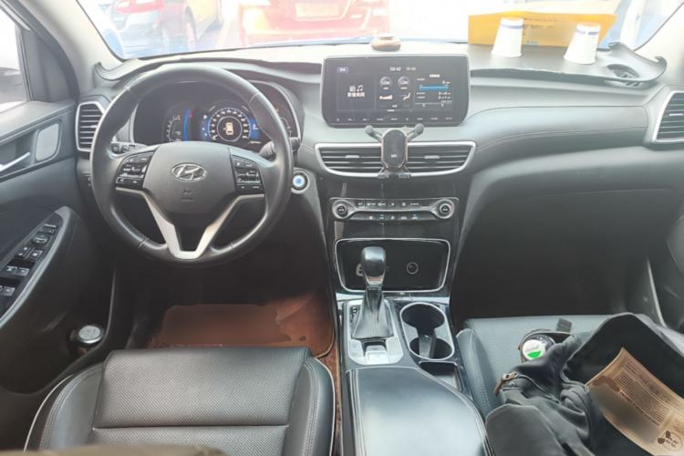 Used Hyundai Tucson 2019 280TGDi Dual-Clutch Two-Wheel Drive Fashion Edition China VI Standard Center Console