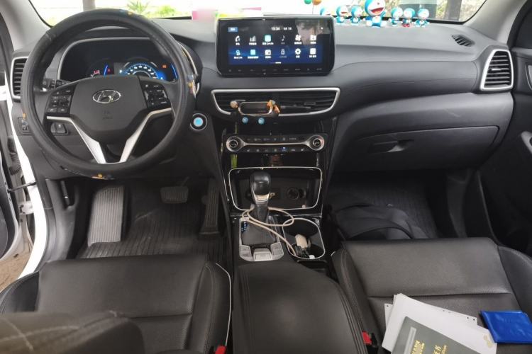 Used Hyundai Tucson 2019 280TGDi Dual-Clutch Two-Wheel Drive Smart Connect Version China V Standard Center Console
