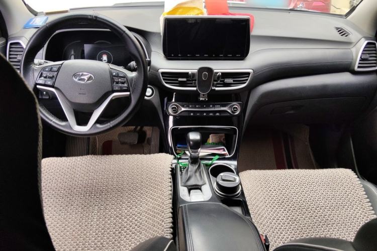 Used Hyundai Tucson 2019 280TGDi Dual-Clutch Two-Wheel Drive Fashion Edition China V Standard Center Console