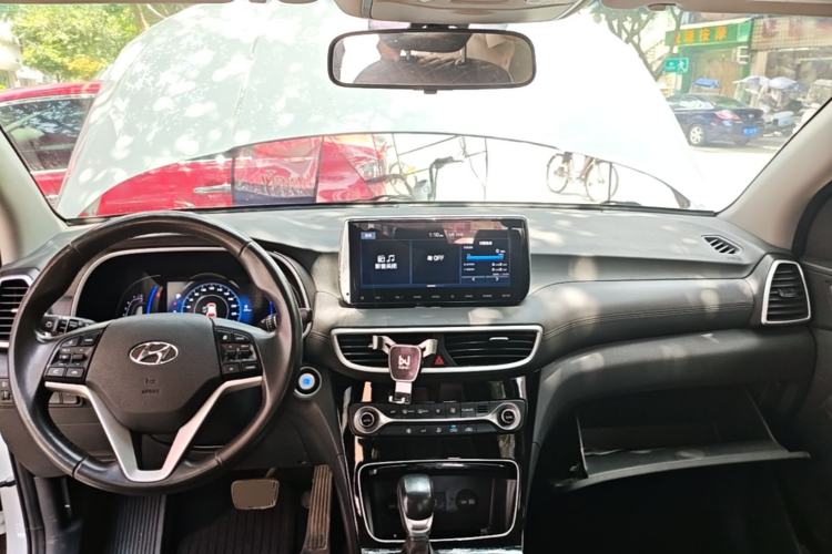 Used Hyundai Tucson 2019 280TGDi Dual-Clutch Two-Wheel Drive Fashion Edition China VI Standard Center Console