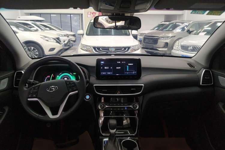 Used Hyundai Tucson 2019 280TGDi Dual-Clutch Two-Wheel Drive Fashion Edition China VI Standard Center Console