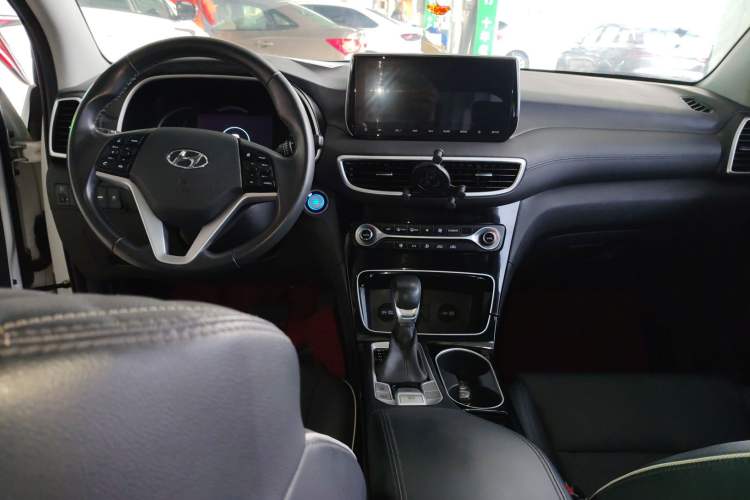 Used Hyundai Tucson 2019 280TGDi Dual-Clutch Two-Wheel Drive Fashion Edition China VI Standard Center Console