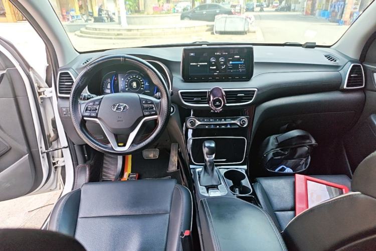 Used Hyundai Tucson 2019 280TGDi Dual-Clutch Two-Wheel Drive Fashion Edition China VI Standard Center Console