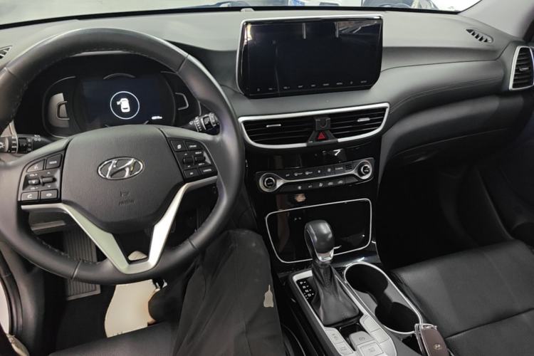 Used Hyundai Tucson 2019 280TGDi Dual-Clutch Two-Wheel Drive Fashion Edition China V Standard Center Console