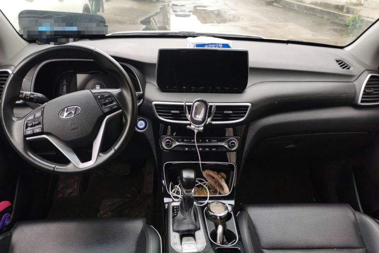 Used Hyundai Tucson 2019 280TGDi Dual-Clutch Two-Wheel Drive Luxury Edition China V Standard Center Console