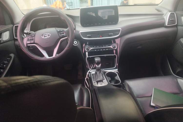 Used Hyundai Tucson 2019 280TGDi Dual-Clutch Two-Wheel Drive Fashion Edition China V Standard Center Console