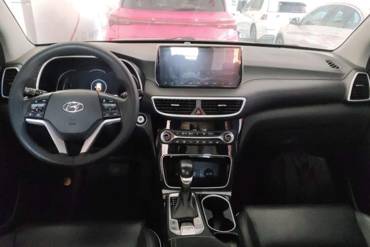 Used Hyundai Tucson 2019 280TGDi Dual-Clutch Two-Wheel Drive Smart Connect Version China VI Center Console