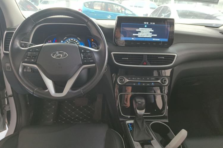 Used Hyundai Tucson 2019 280TGDi Dual-Clutch Two-Wheel Drive Fashion Edition China VI Standard Center Console
